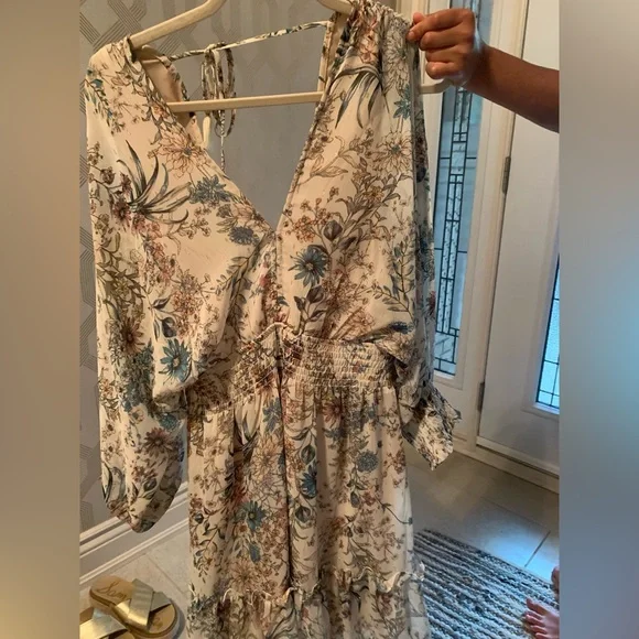 Floral dress -Lovestitch - Picture 1 of 3